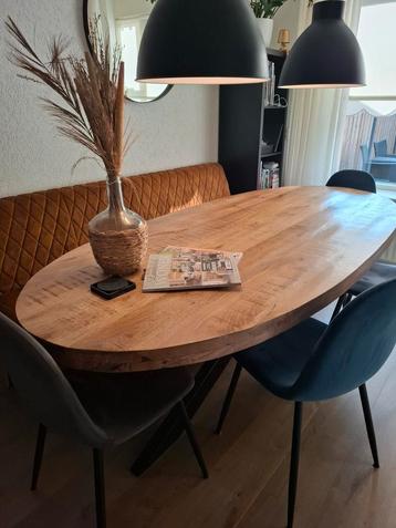 Mooie eetkamertafel, mangohout beschikbaar voor biedingen