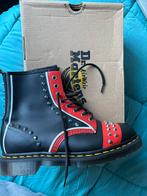 Dr. Martens Zwart Rood Studs EU 41, Kleding | Dames, Schoenen, Ophalen of Verzenden, Zo goed als nieuw, Zwart, Lage of Enkellaarzen