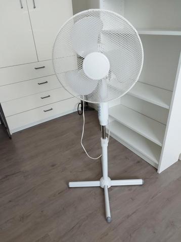 Statief ventilator met 3 standen. In zeer goede staat!! beschikbaar voor biedingen