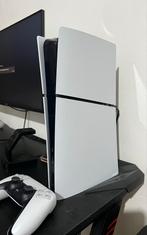 PS5 met 2 controllers + Gratis headset (zo goed als nieuw), Spelcomputers en Games, Spelcomputers | Sony PlayStation 5, Ophalen of Verzenden