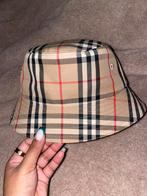 Burberry visser hoed, Kleding | Dames, Hoeden en Petten, 55 cm (S, 6⅞ inch) of minder, Hoed, Zo goed als nieuw, Ophalen