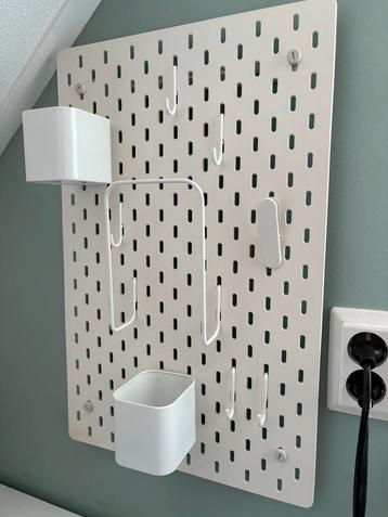 Wandbord Skadis IKEA 36x56 met accessoires beschikbaar voor biedingen