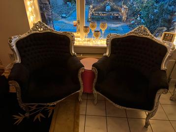 Twee barok stoelen beschikbaar voor biedingen