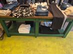 Super gave oude tafel. Super als tafel voor in een winkel zo, Ophalen