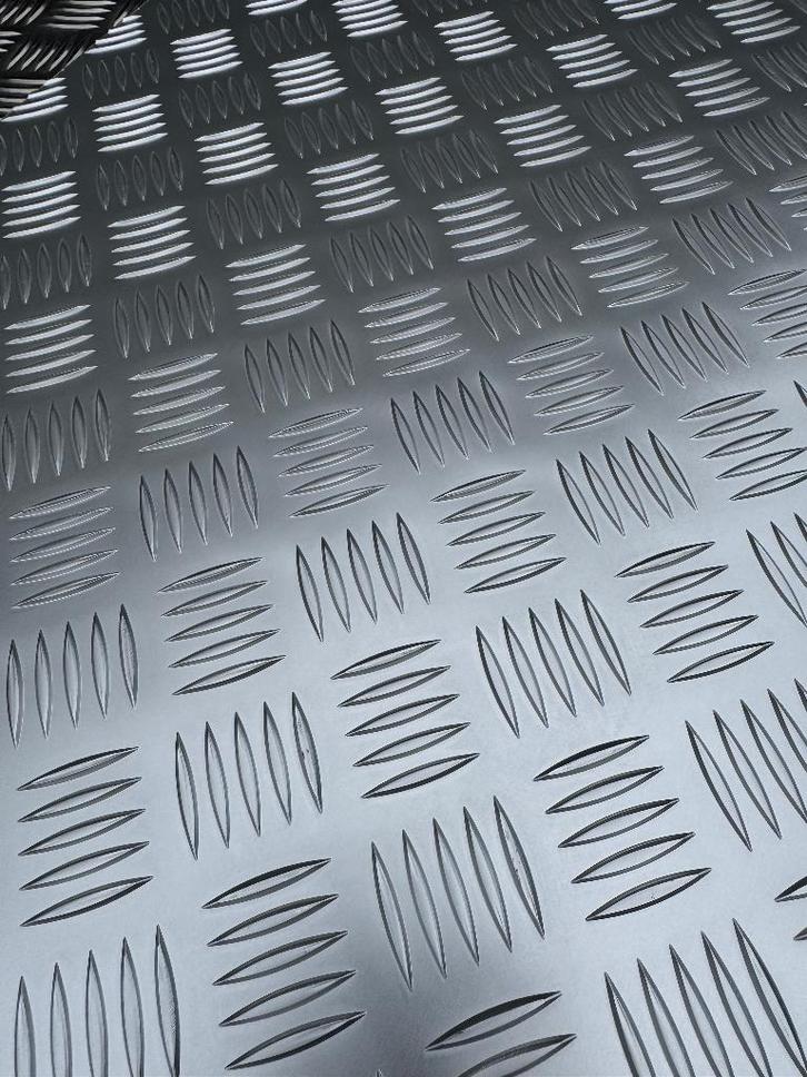 nieuwe dikke reststukken aluminium traanplaat 5/6,5 mm, Doe-het-zelf en Verbouw, Overige Doe-het-zelf en Verbouw, Nieuw, Ophalen