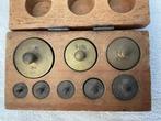 Antieke apotheker gewichtjes in origineel houten kistje., Antiek en Kunst, Ophalen