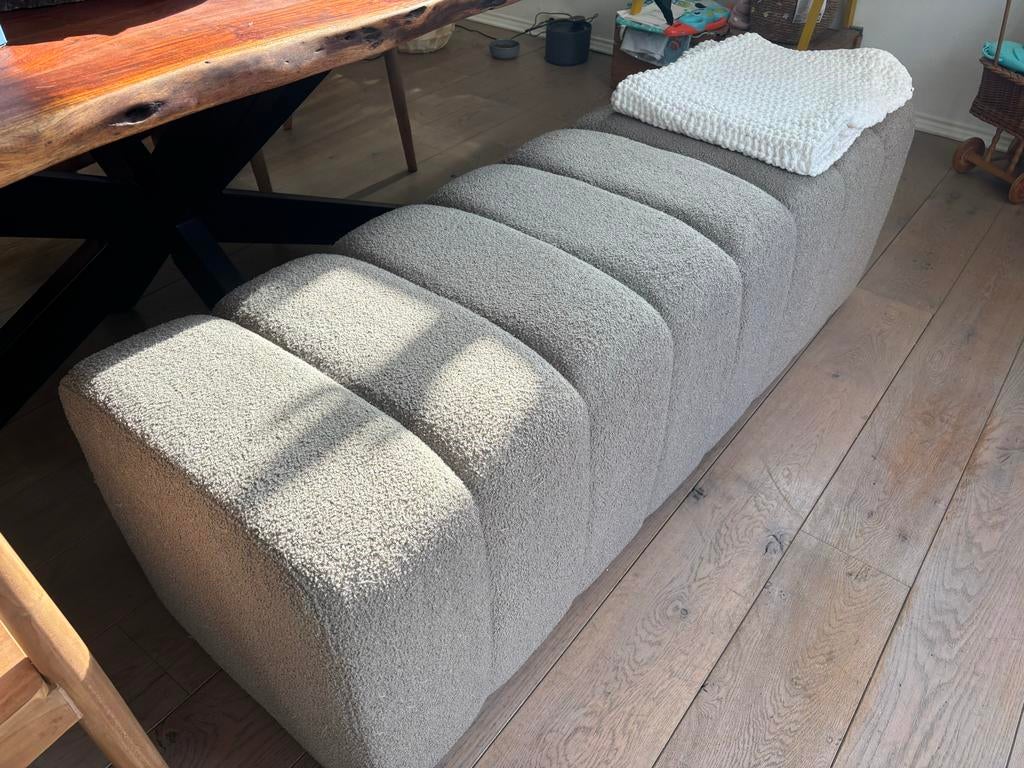 Moderne Bouclé Stoffen Bank - Zo Goed als Nieuw, Huis en Inrichting, Ophalen, Driepersoons, 75 tot 100 cm, Zo goed als nieuw