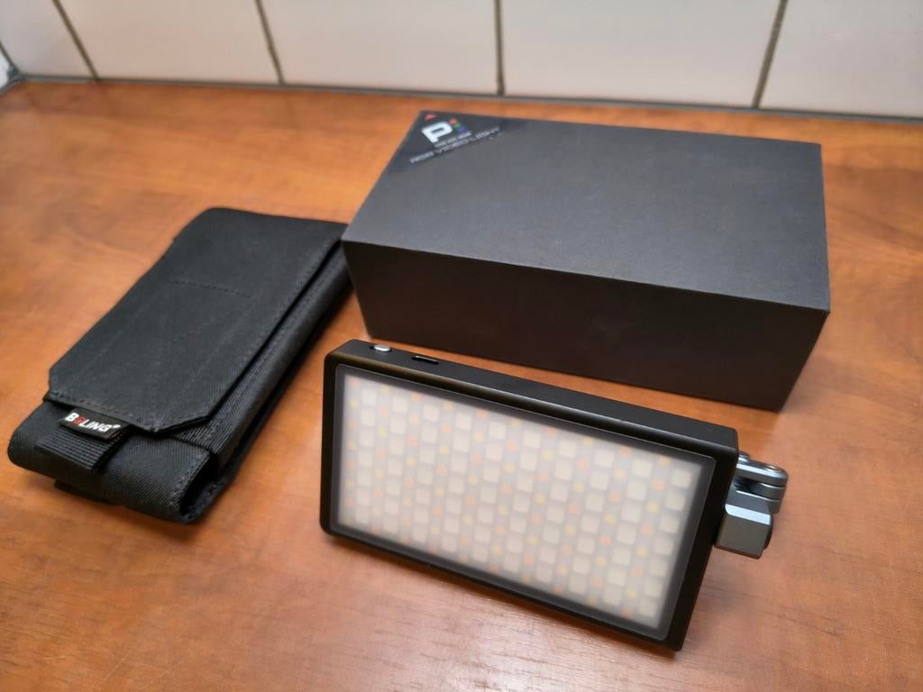 BOLING BL-P1 RGB LED Camera / Video Light, Ophalen of Verzenden, Zo goed als nieuw, Lamp of Flitsset