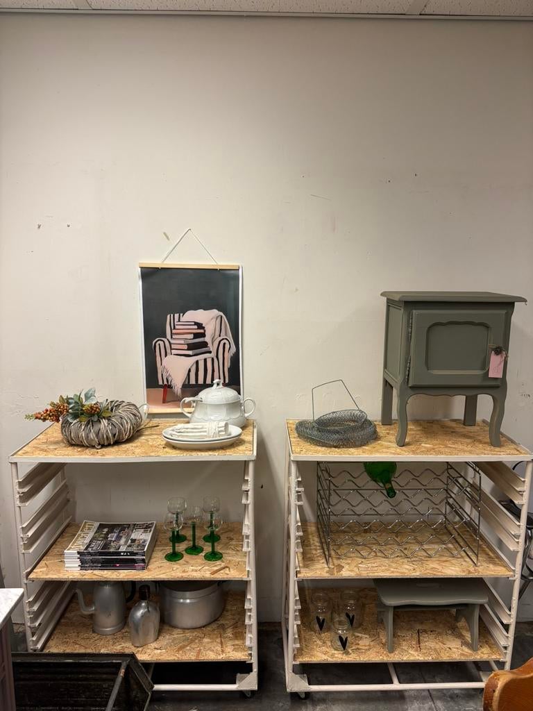 Industriele kast / kar / rek / vakkenkast, Ophalen, Studio Larilo, Studiolarilo@gmail.com, Zo goed als nieuw