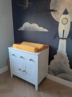 Mooie commode wit  hout met eikenhouten details incl.kussen, Ophalen, Zo goed als nieuw, Jongetje of Meisje