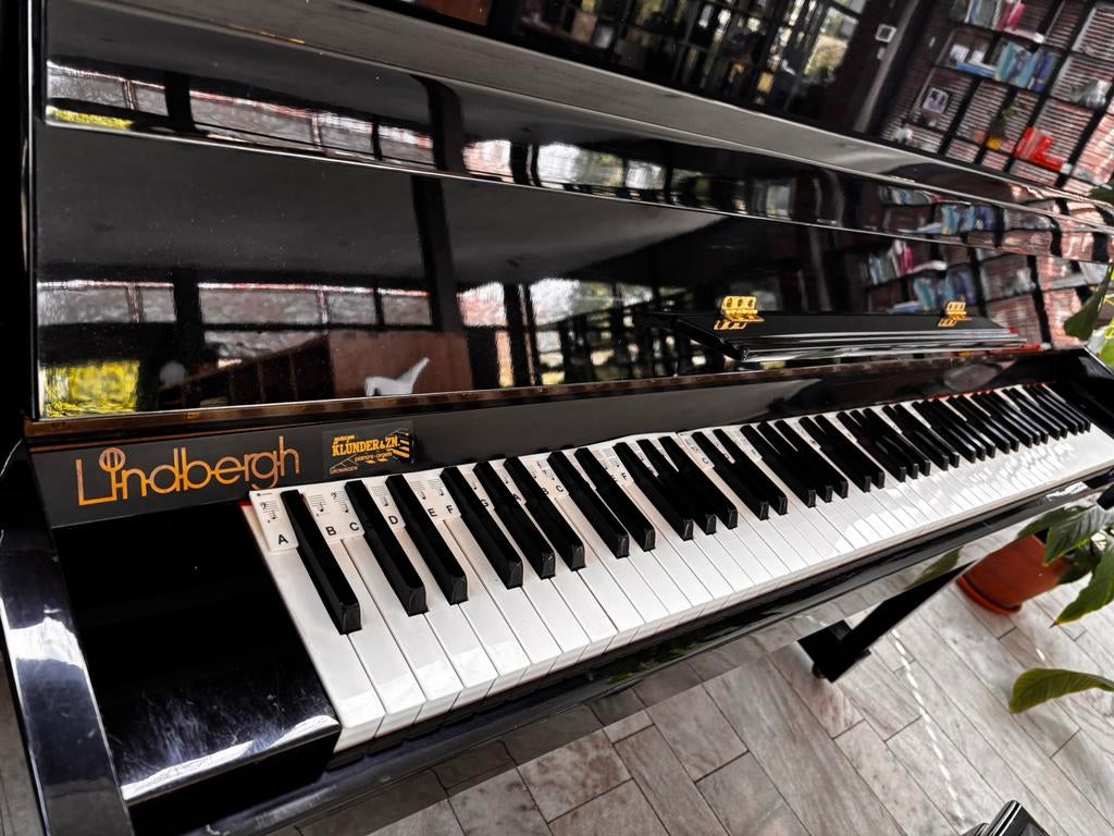 Lindbergh piano, Muziek en Instrumenten, Piano's, Ophalen, Zo goed als nieuw, Zwart