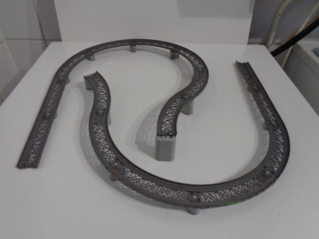 Te koop Marklin Z spoor op/afritten brugdelen met pijlers, Verzenden, Gelijkstroom of Wisselstroom, Brug, Tunnel of Gebouw, Zo goed als nieuw