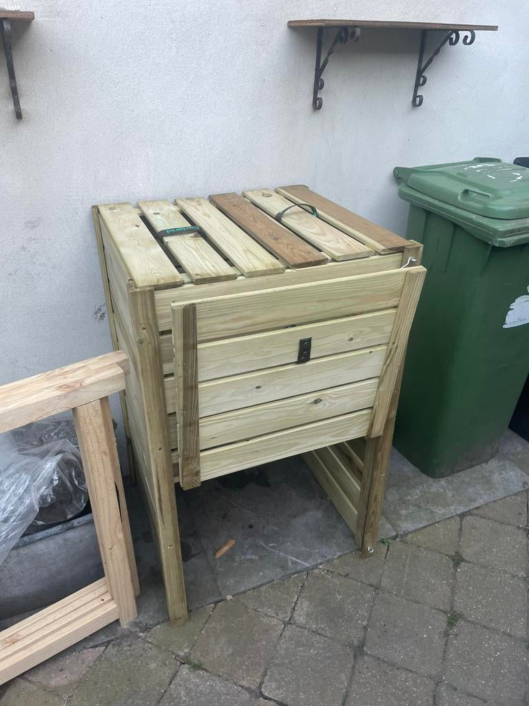 Gloednieuwe compostbak, Ophalen, Compost