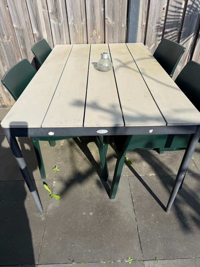 Tuintafel in goede staat - 150x90 cm, Ophalen, Gebruikt, Rechthoekig, Overige materialen