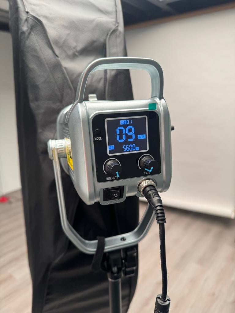 LED RGB Bi-wit continu verlichting 150W Bowens mount, Audio, Tv en Foto, Fotografie | Fotostudio en Toebehoren, Lamp of Flitsset