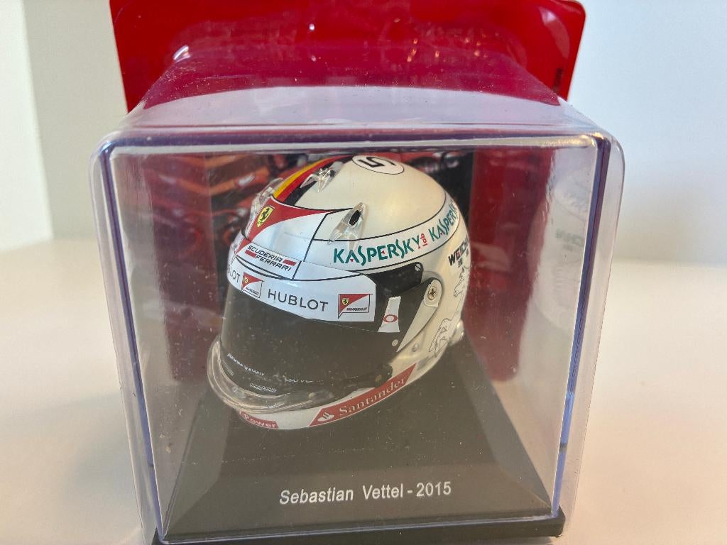 69808: Helm - F1 - Sebastian Vettel - Ferrari - 2015 - Spark, Werkstraße 1, 90765 Fürth, Germany, Overige typen, Nieuw, Spark Germany