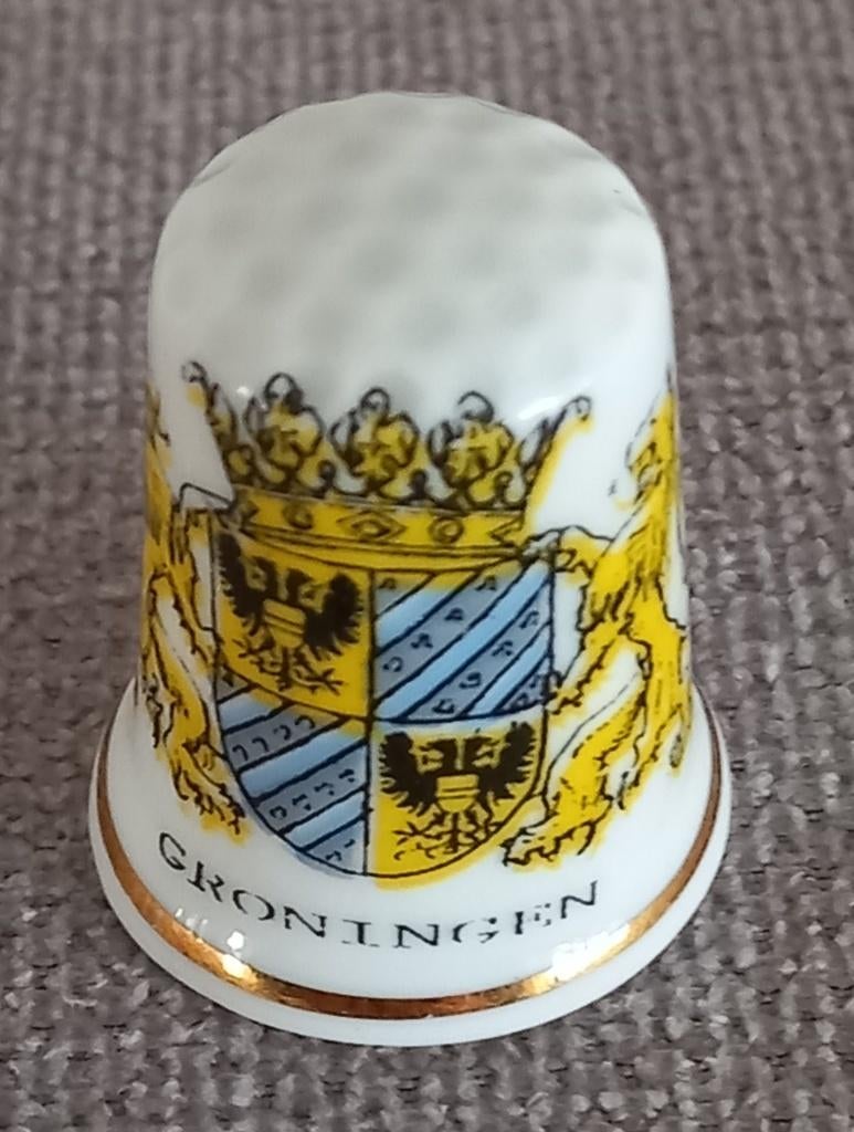 Vingerhoedje Groningen, Verzamelen, Vingerhoedjes, Ophalen of Verzenden, Zo goed als nieuw, Porselein, Nederland