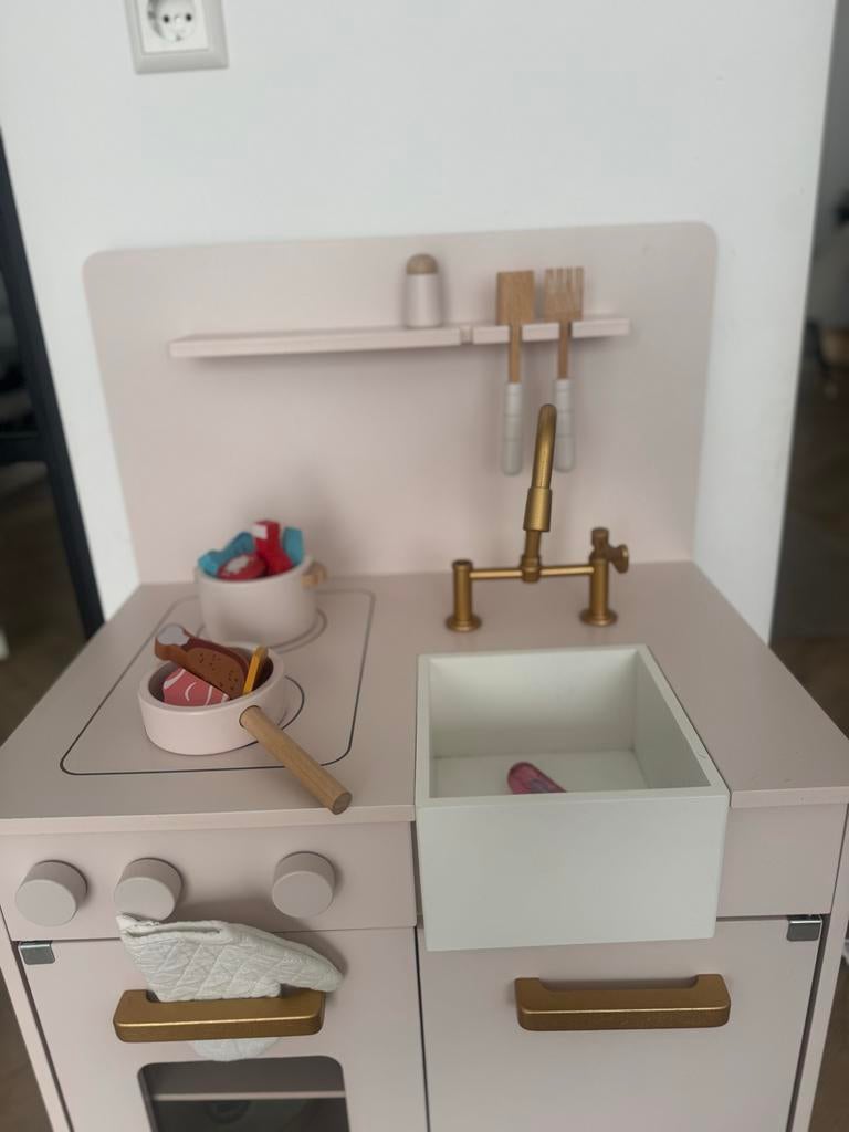 Speelkeuken Petit Amelie - Roze Houten Kinderkeuken, Ophalen of Verzenden, Zo goed als nieuw, Hout, Speelkeuken