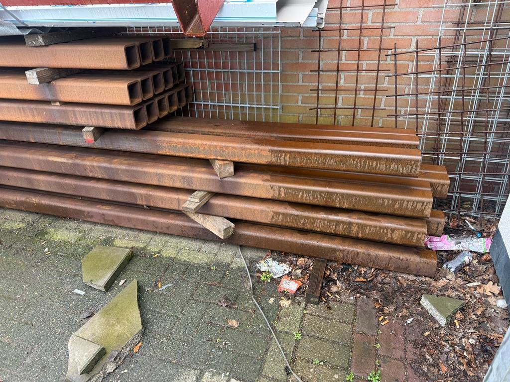 Stalen buis 100x100x10 mm 16x2570 - 16x 5350 mm, Doe-het-zelf en Verbouw, Metalen, Ophalen, Nieuw, IJzer