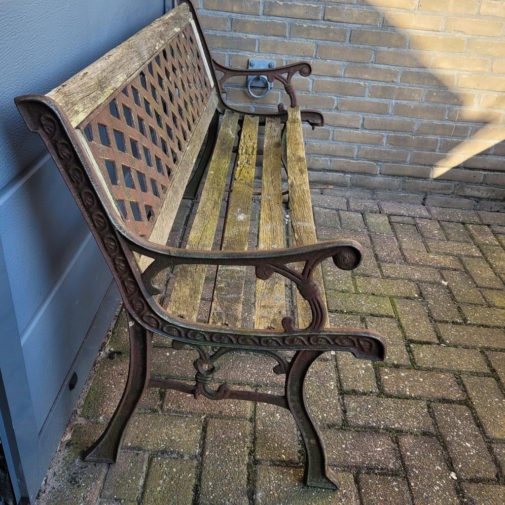 Vintage tuinbank met gietijzeren frame en houten latten, Tuin en Terras, Tuinbanken, Ophalen, Gebruikt, Metaal