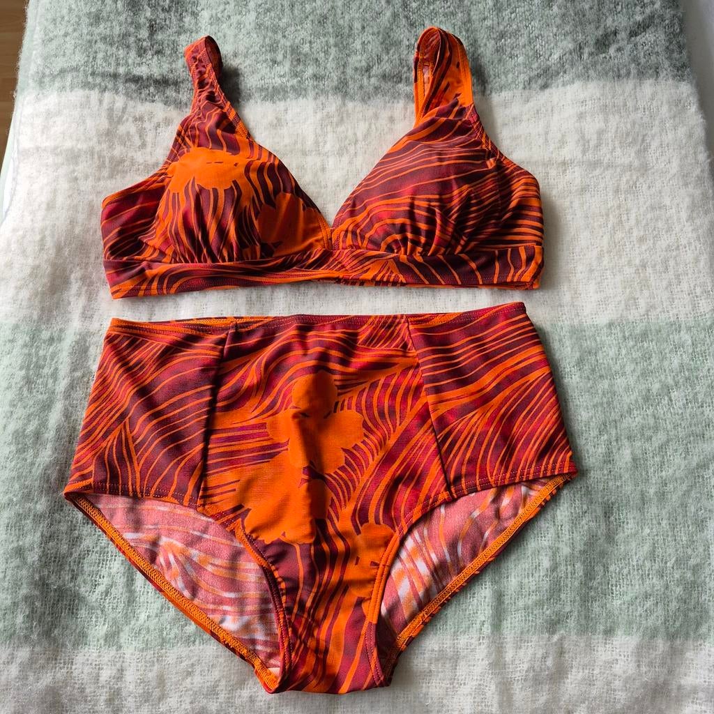 Bikini maat 46, oranje rood, zeer goede staat, Kleding | Dames, Badmode en Zwemkleding, Ophalen of Verzenden, Zo goed als nieuw