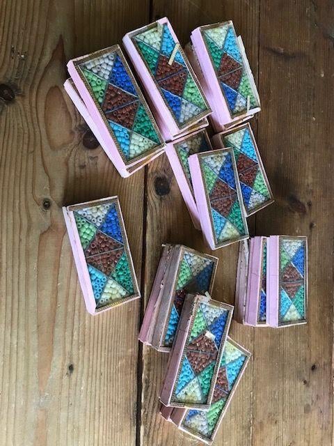 antieke kraaltjes 2 nieuwe doosjes kralen, Ophalen of Verzenden, Gebruikt, Kraal