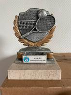 Tennis trofee 14 cm hoog op marmeren voet, Sport en Fitness, Tennis, Ophalen of Verzenden, Overige typen, Overige merken, L00