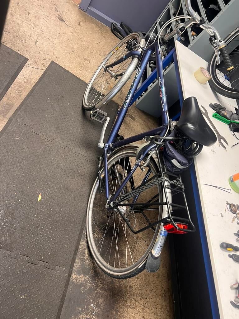 Giant herenfiets en gazelle voorwielmotor, Ophalen, Zo goed als nieuw, Minder dan 10 versnellingen, Gazelle