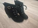 Zwarte enkellaarsjes met hak en veters - Maat 38, Kleding | Dames, Ophalen of Verzenden, Gedragen, Zwart, Lage of Enkellaarzen