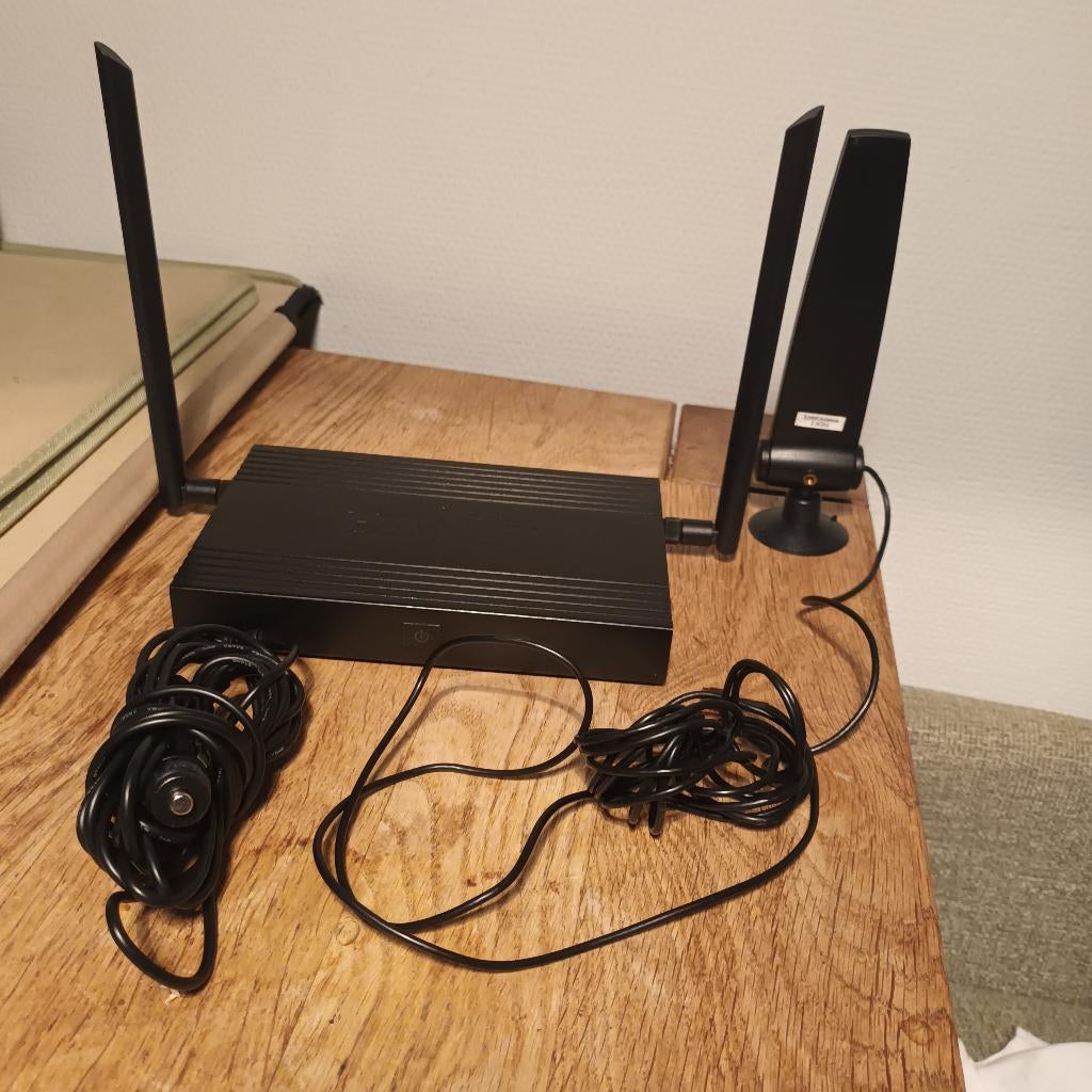 EZ WIFI versterker V4, Computers en Software, WiFi-versterkers, Ophalen of Verzenden, Zo goed als nieuw