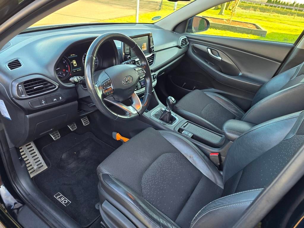Hyundai I30 Fastback 1.4 T-GDI Premium NAVI/airco/TREKHAAK, Voorwielaandrijving, Euro 6, 4 cilinders, Lichtsensor