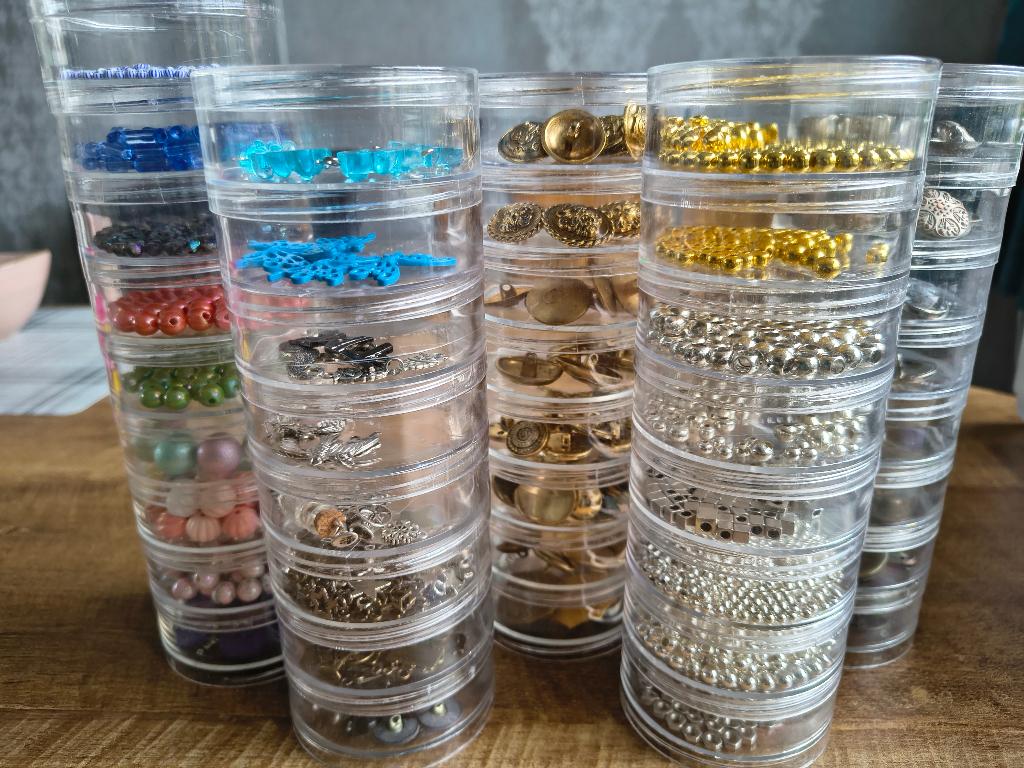 Partij 5 schroefbakjestorens metalen kralen bedels knopen, Hobby en Vrije tijd, Kralen en Sieraden maken, Zo goed als nieuw, Kraal