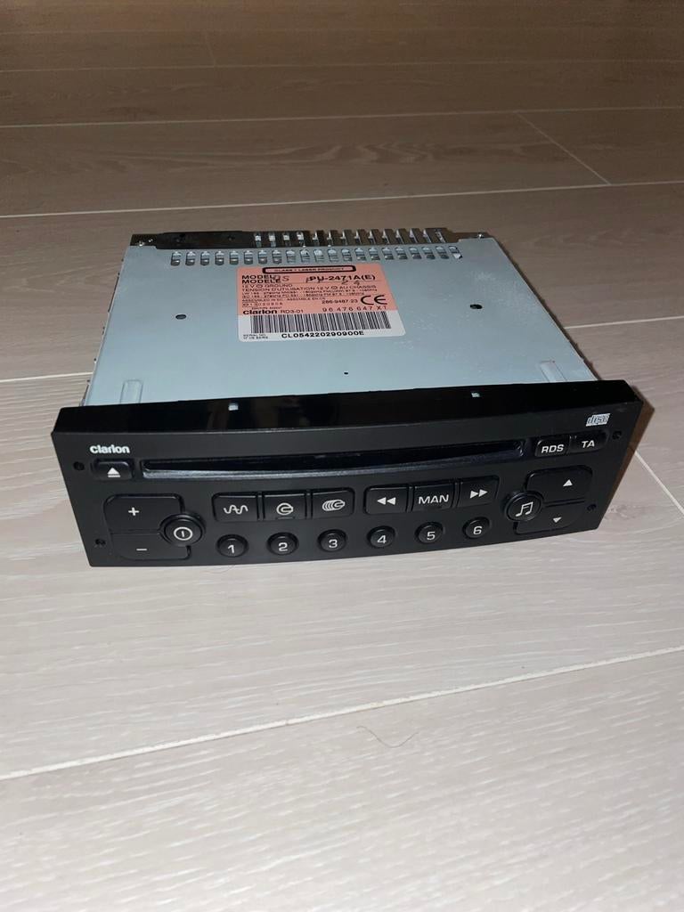 Clarion PU-2471A(E) Autoradio CD-speler, Ophalen of Verzenden, Gebruikt