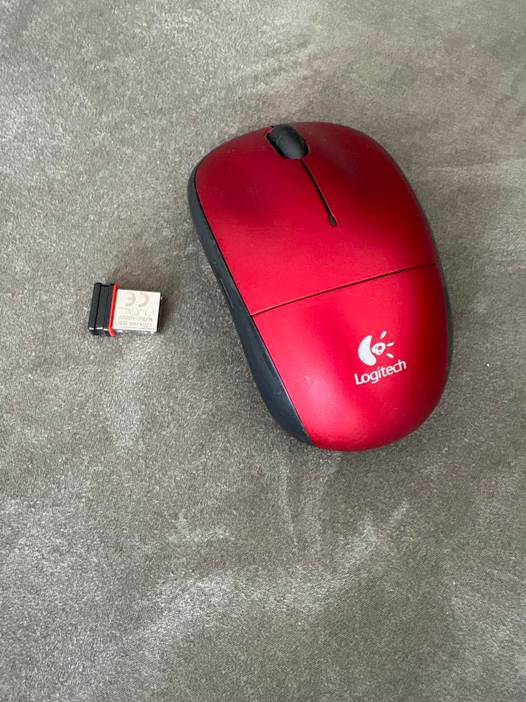 Logitech M215 Draadloze Muis - Rood, Computers en Software, Muizen, Rechtshandig, Muis, Gebruikt, Ophalen of Verzenden
