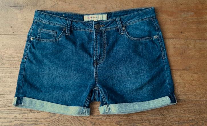 GEISHA, donkerblauw jeans short, mt S, Kleding | Dames, Spijkerbroeken en Jeans, Zo goed als nieuw, W28 - W29 (confectie 36), Blauw