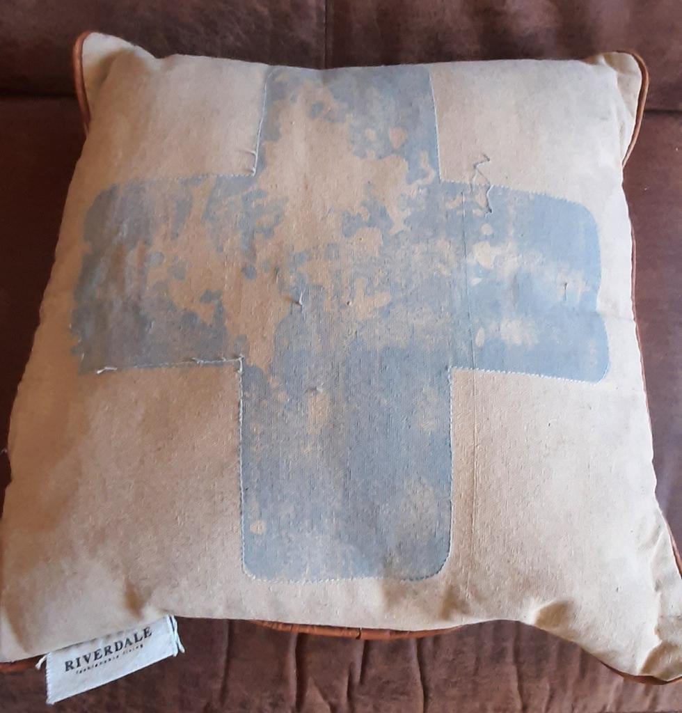 Riverdale Cross - Kussen - 45x45cm, Ophalen of Verzenden, Zo goed als nieuw, Vierkant
