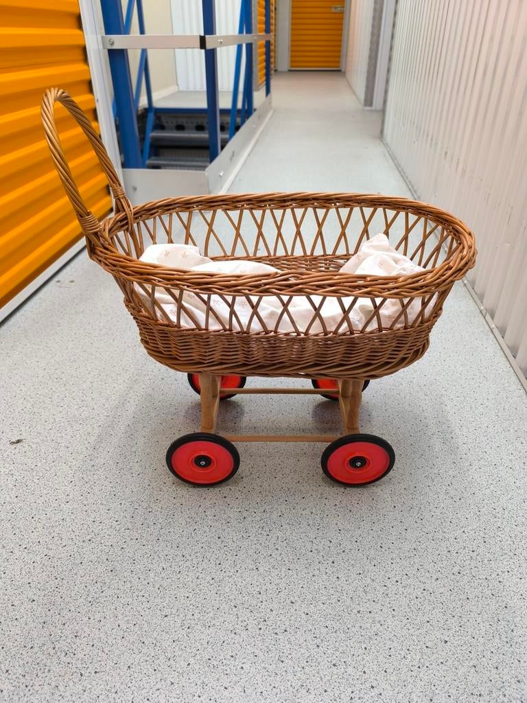 Rieten poppenwagen, Kinderen en Baby's, Speelgoed | Poppen, Ophalen, Babypop