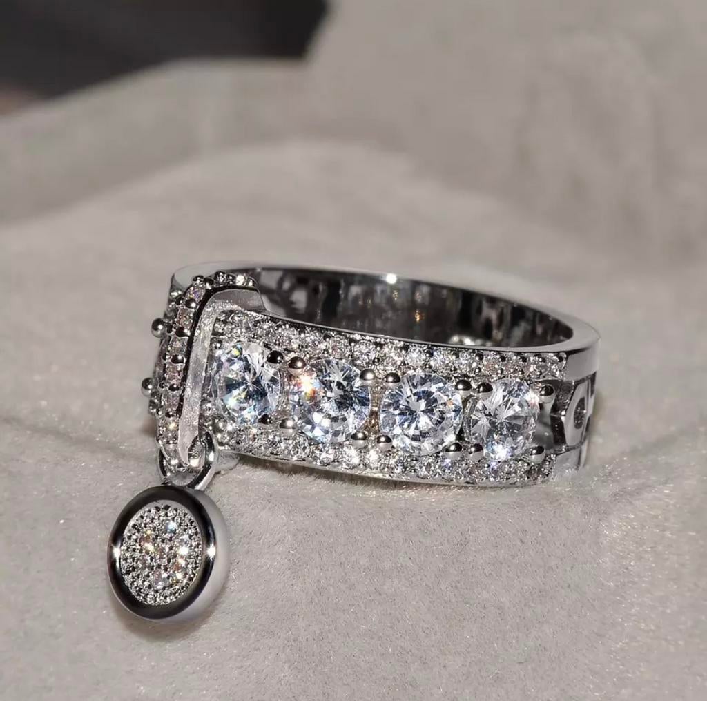 Mooie strass ring zilver nieuw, Overige materialen, Nieuw, Ophalen of Verzenden, Kleiner dan 17