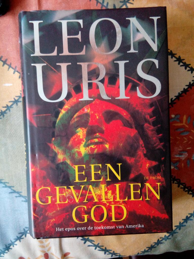 Leon Uris:een gevallen god.hardcover., Ophalen, Gelezen, Leon Uris