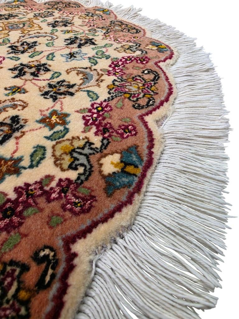 Handmade Persian silk & wool Tabriz carpet ovale, Crème, Onbekend@voorbeeld.com, 100 tot 150 cm, Perzisch, Klassiek, Oosters