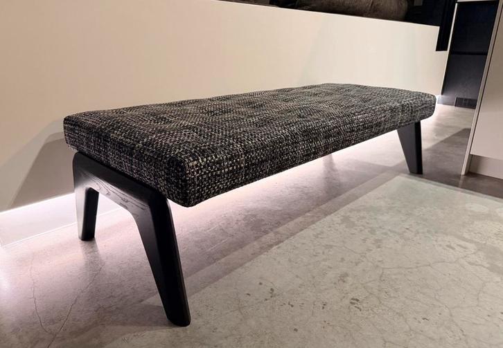 Minotti Kirk Bench bankje, Huis en Inrichting, Banken | Voetenbanken en Poefen, Zo goed als nieuw, 125 cm of meer, Rechthoekig