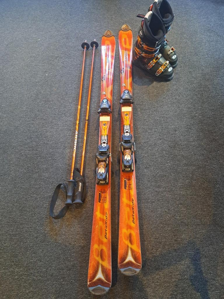 Complete Atomic Ski Set: Ski's, Stokken & Schoenen Maat 42, Sport en Fitness, Ophalen, 160 tot 180 cm, Gebruikt, Carve