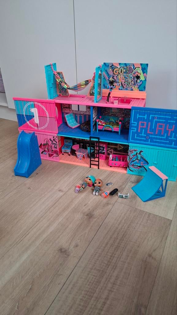 L.O.L. surprise clubhouse, l.o.l poppenhuis, Ophalen of Verzenden, Zo goed als nieuw, Poppenhuis