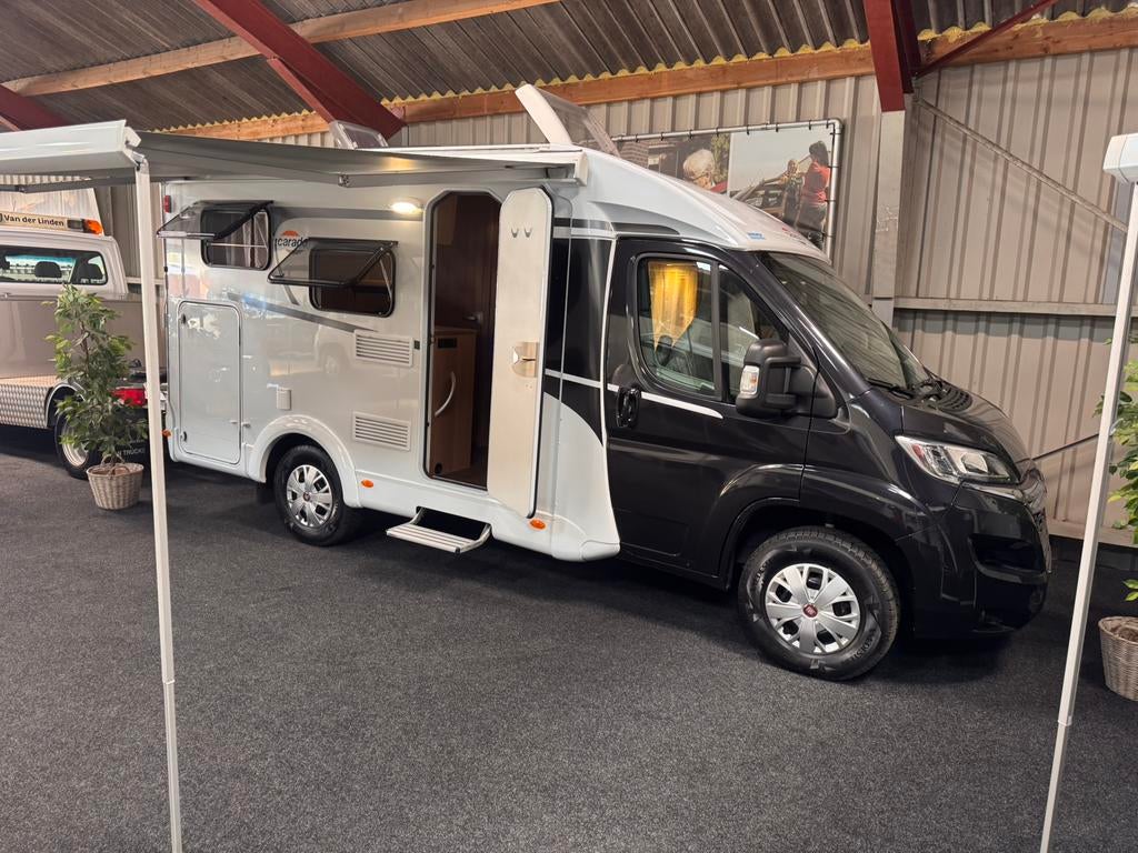 Carado V132 bj 2022 zeer mooi, Ringverwarming, Luifel, Tot en met 2, Bedrijf