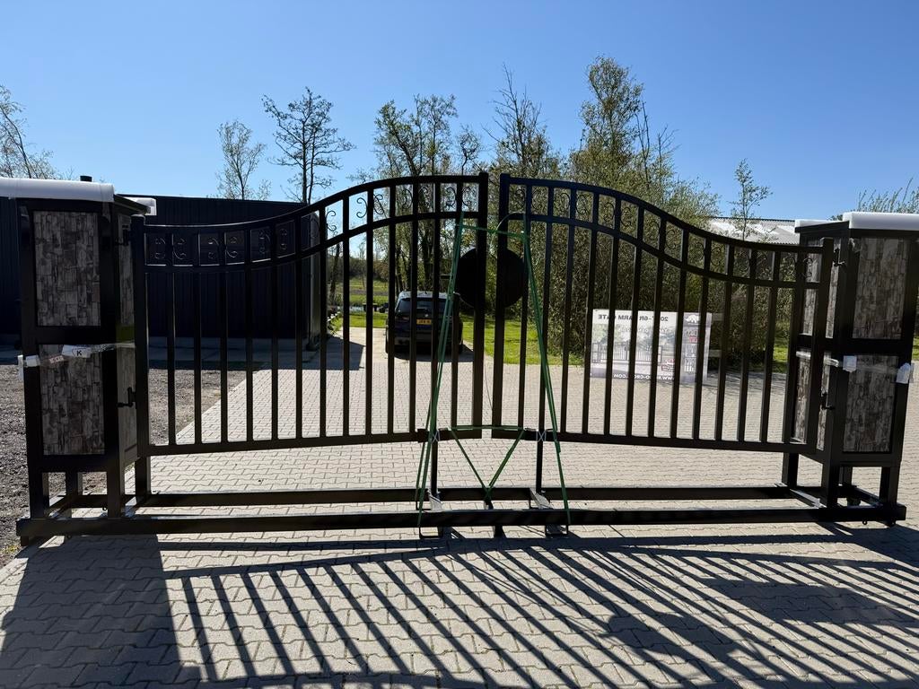 Robuust Zwart Sierhekwerk met Poort - Nieuwstaat, Ophalen, Met poort, Zo goed als nieuw, Sierhekwerk