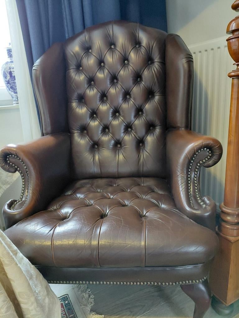 Zeer nette lederen oorfauteuil, gecapitonneerd, Huis en Inrichting, Fauteuils, Ophalen, Gebruikt, 75 tot 100 cm, Klassiek, Chesterfield
