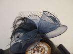 mj/NIEUW! HOEDJE/met echte veren/donker blauw met zwart, Verzenden, Nieuw, One size fits all, Hoed