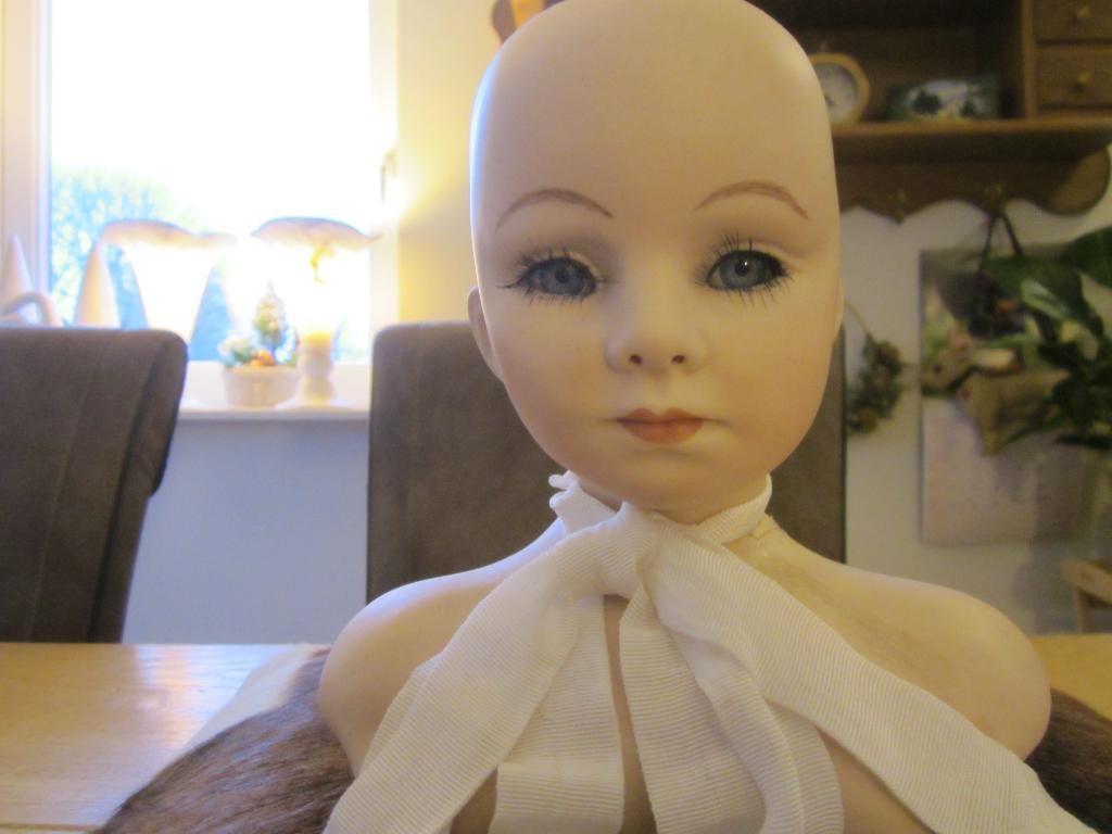 OUDE POPPEN HOOFD, Verzenden