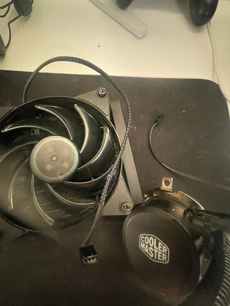 Coolermaster 120mm aio, Computers en Software, Computerkoelers, Ophalen of Verzenden, Zo goed als nieuw, Waterkoeling