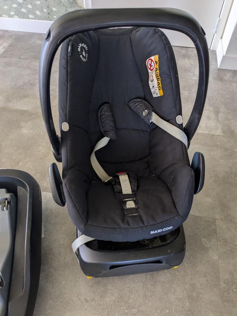 Maxi-Cosi met 2x FamilyFix en Koeka dekentje, Ophalen, Gebruikt, Isofix, 0 t/m 13 kg